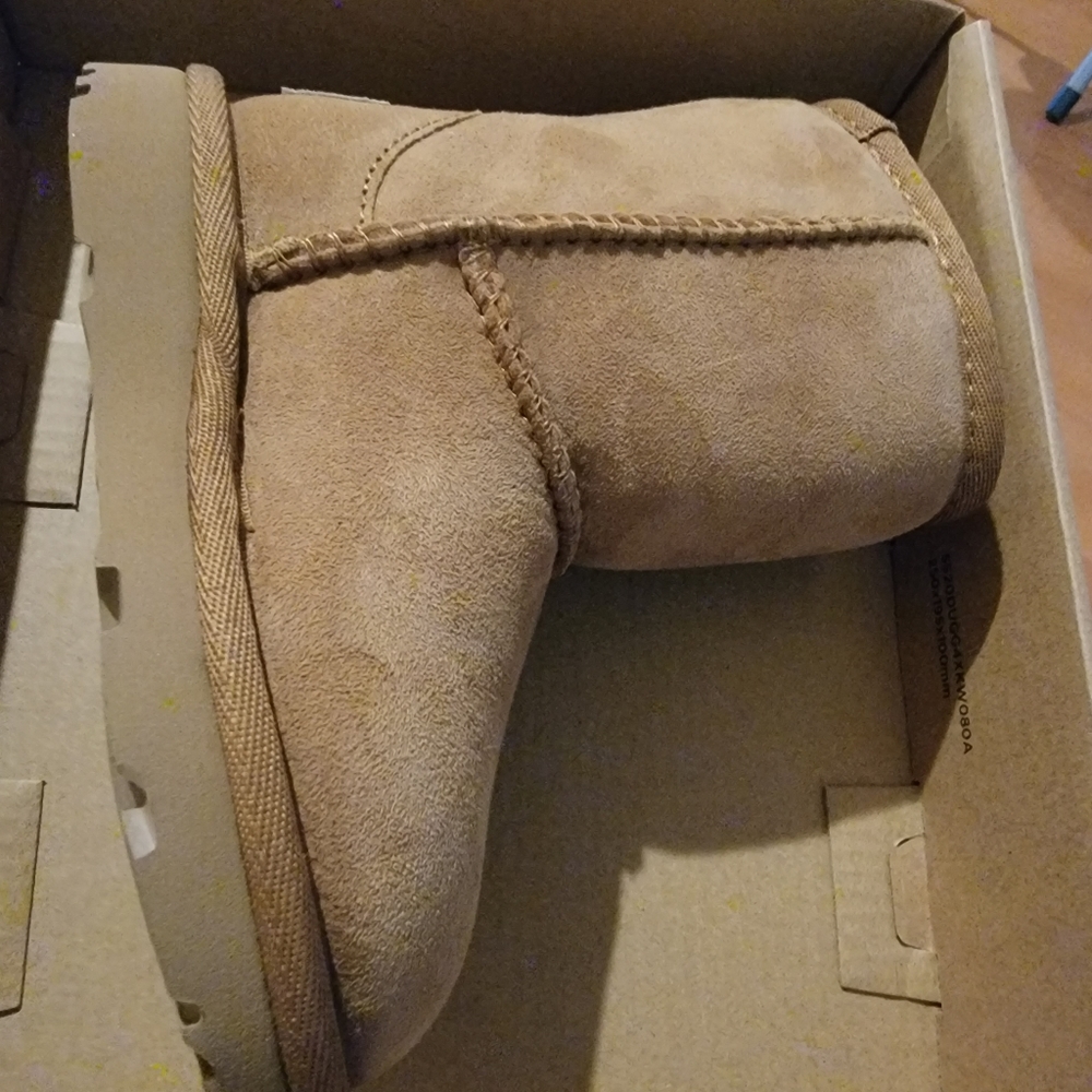 UGG T classic II Tan/beige size 7